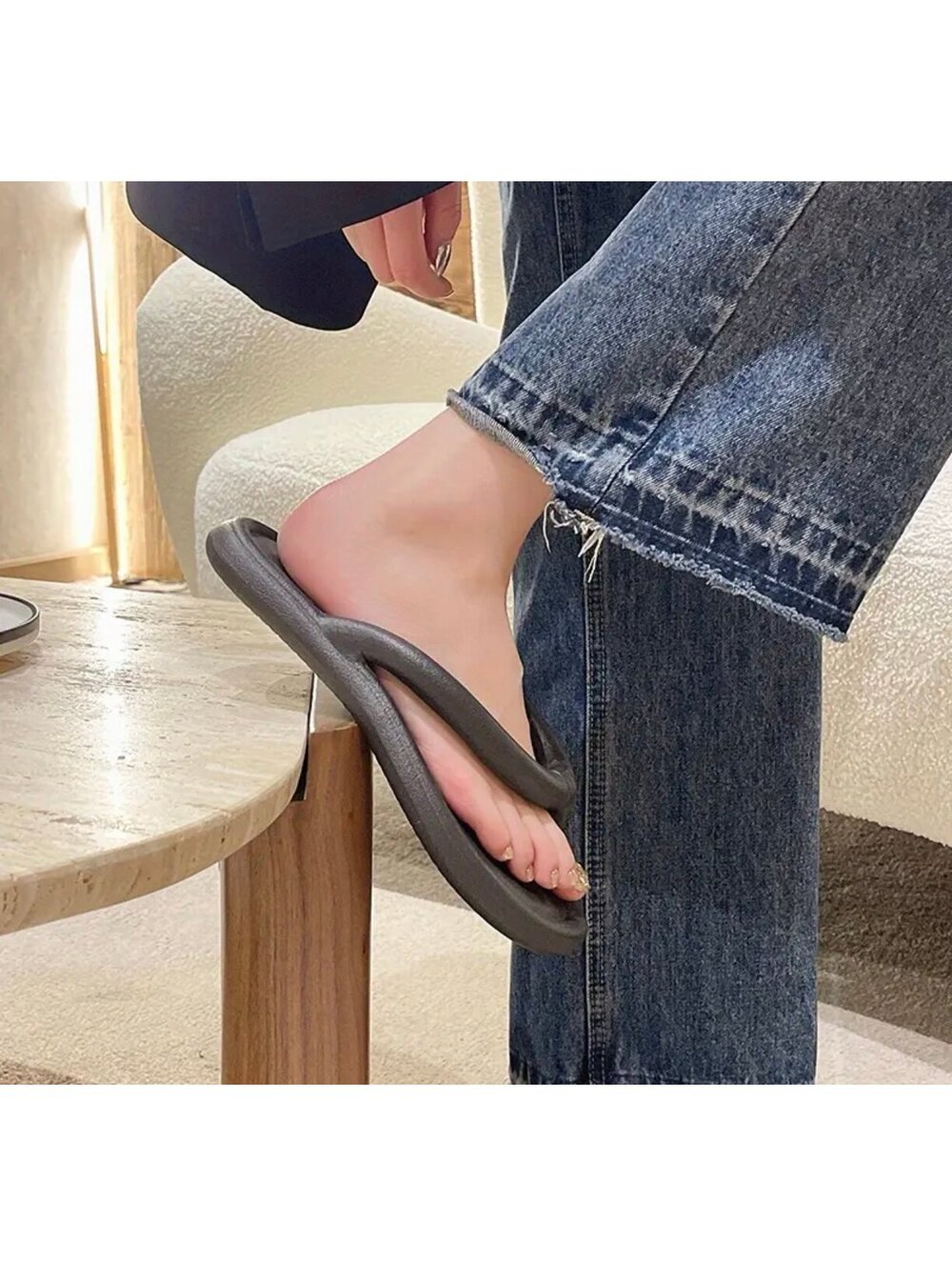 New - Simple and Stylish - Women's EVA Flat Flip Flops - Black - Size 9 - Picture 3 of 4